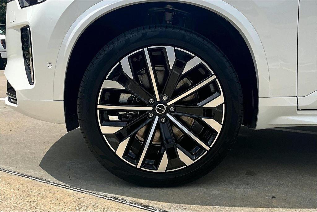 new 2026 Volvo XC90 car, priced at $75,575