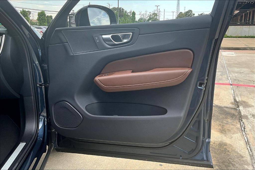 new 2025 Volvo XC60 car, priced at $55,360