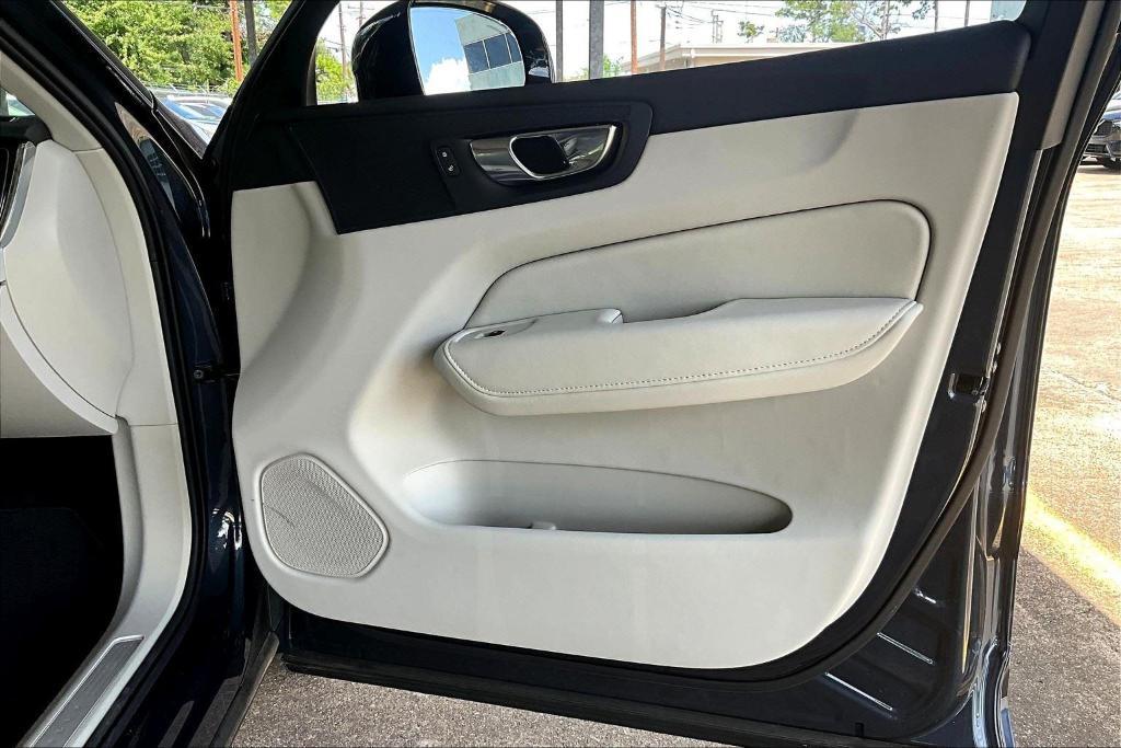 new 2025 Volvo XC60 Plug-In Hybrid car, priced at $65,485