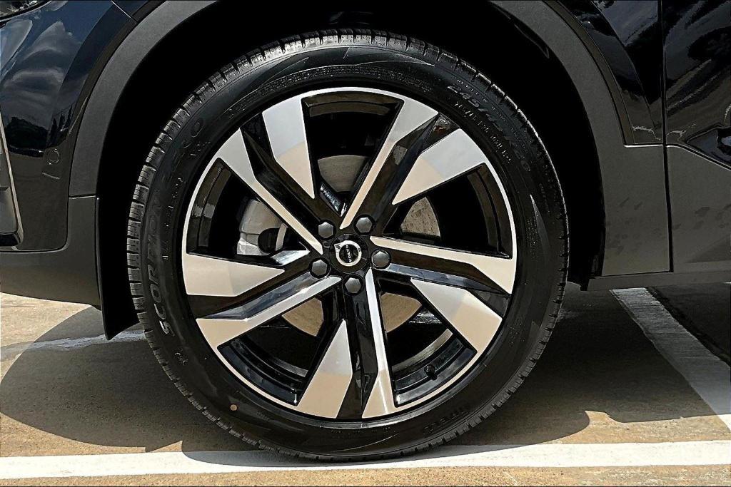 new 2025 Volvo XC40 car, priced at $42,360
