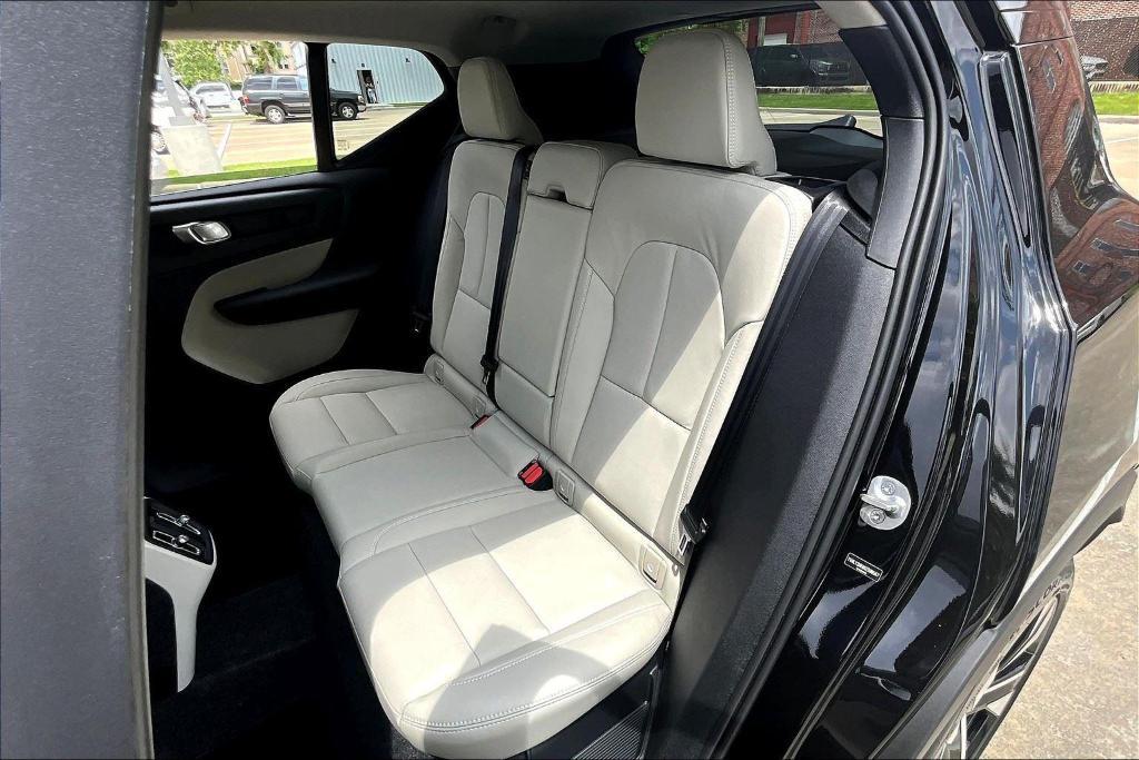 new 2025 Volvo XC40 car, priced at $42,360