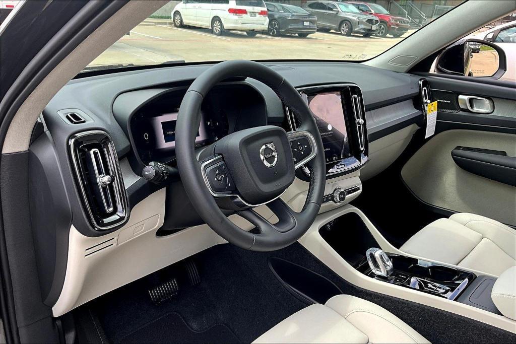 new 2025 Volvo XC40 car, priced at $42,360