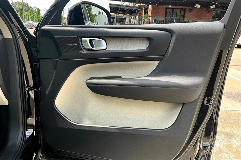 new 2025 Volvo XC40 car, priced at $50,610