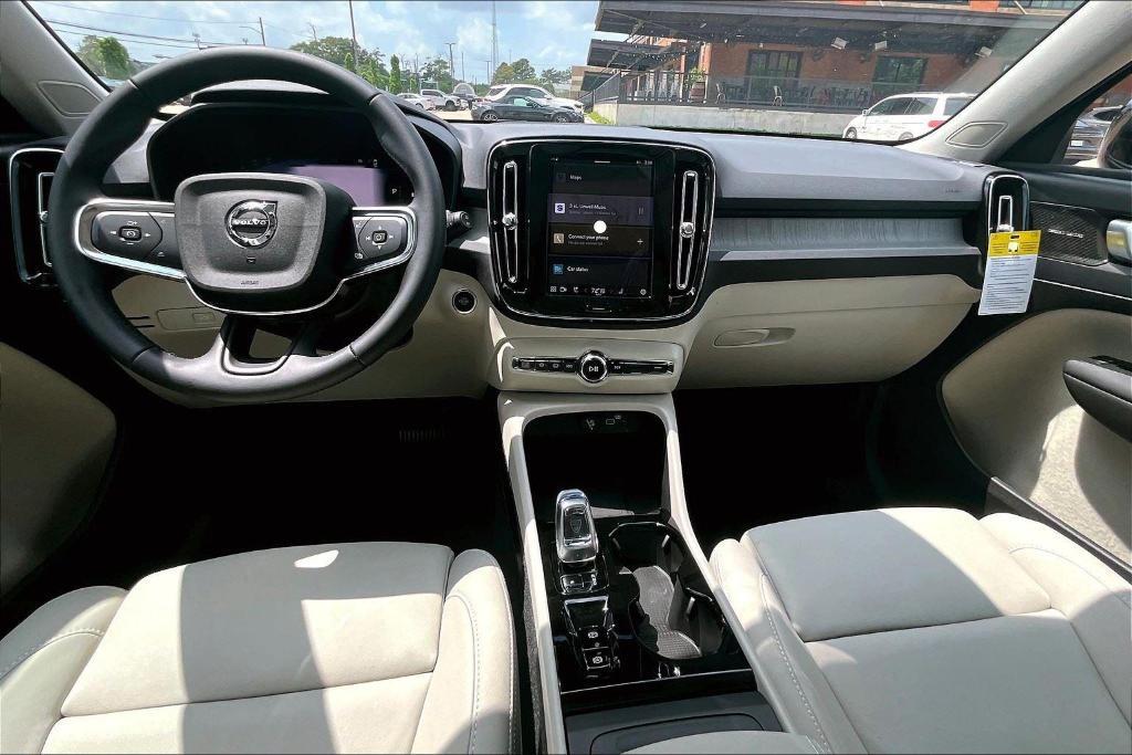 new 2025 Volvo XC40 car, priced at $42,360
