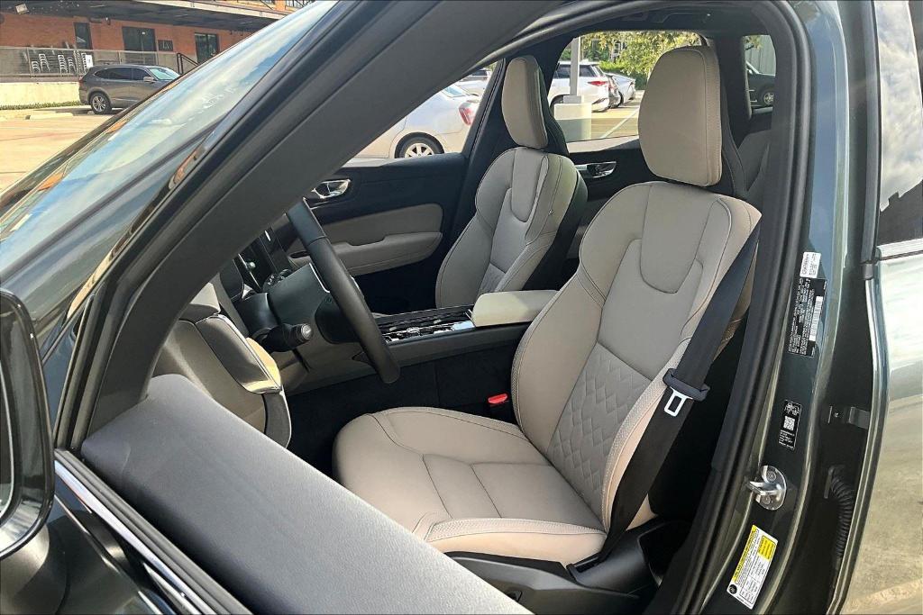 new 2026 Volvo XC60 Plug-In Hybrid car, priced at $70,085