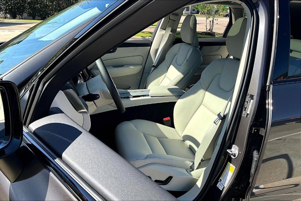 new 2025 Volvo XC60 car, priced at $49,105