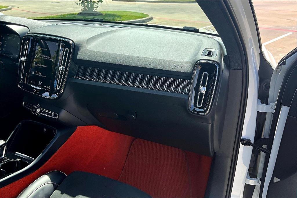 used 2021 Volvo XC40 car, priced at $25,433