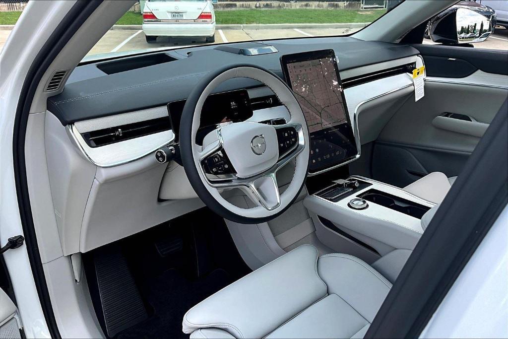 new 2025 Volvo EX90 car, priced at $92,675