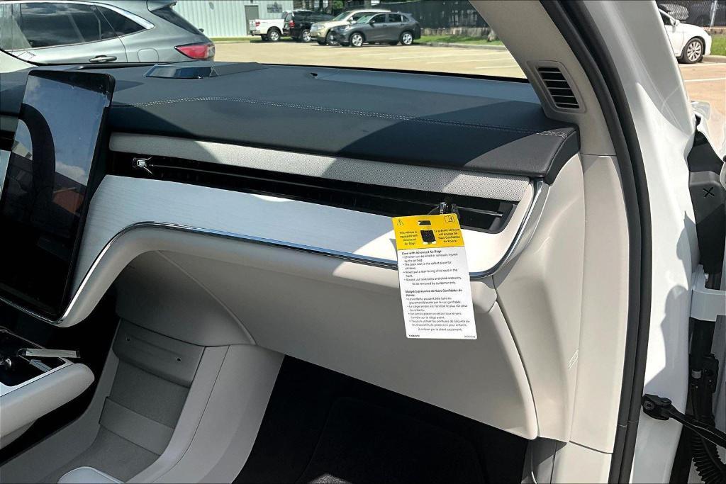 new 2025 Volvo EX90 car, priced at $92,675