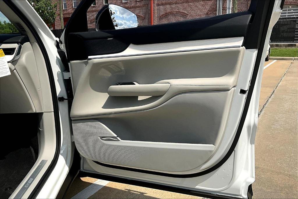 new 2025 Volvo EX90 car, priced at $92,675