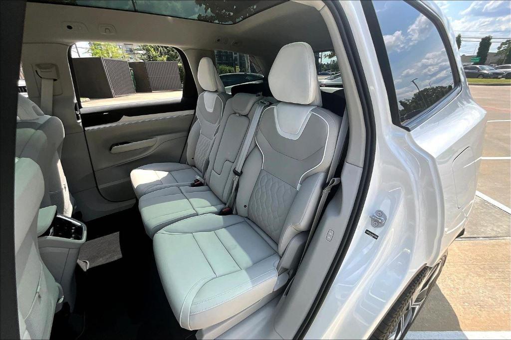 new 2025 Volvo EX90 car, priced at $92,675