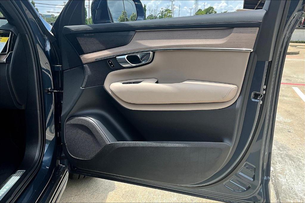 new 2026 Volvo XC90 car, priced at $71,825