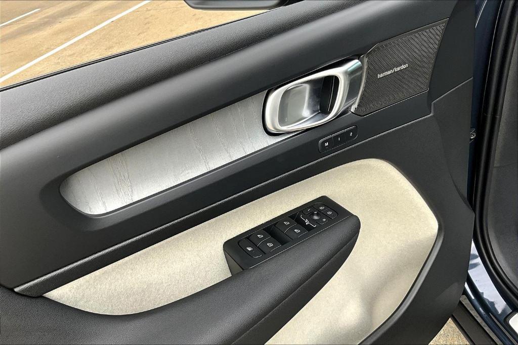 new 2026 Volvo XC40 car, priced at $47,000