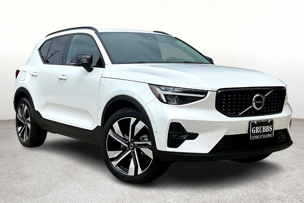 used 2025 Volvo XC40 car, priced at $34,426