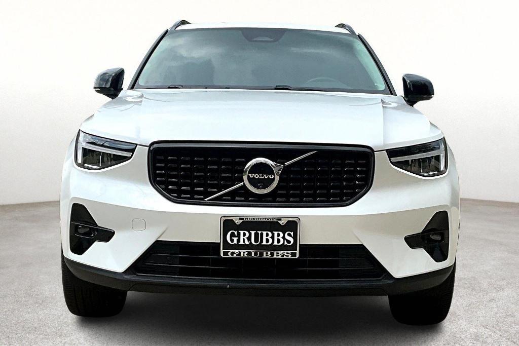 used 2025 Volvo XC40 car, priced at $34,426