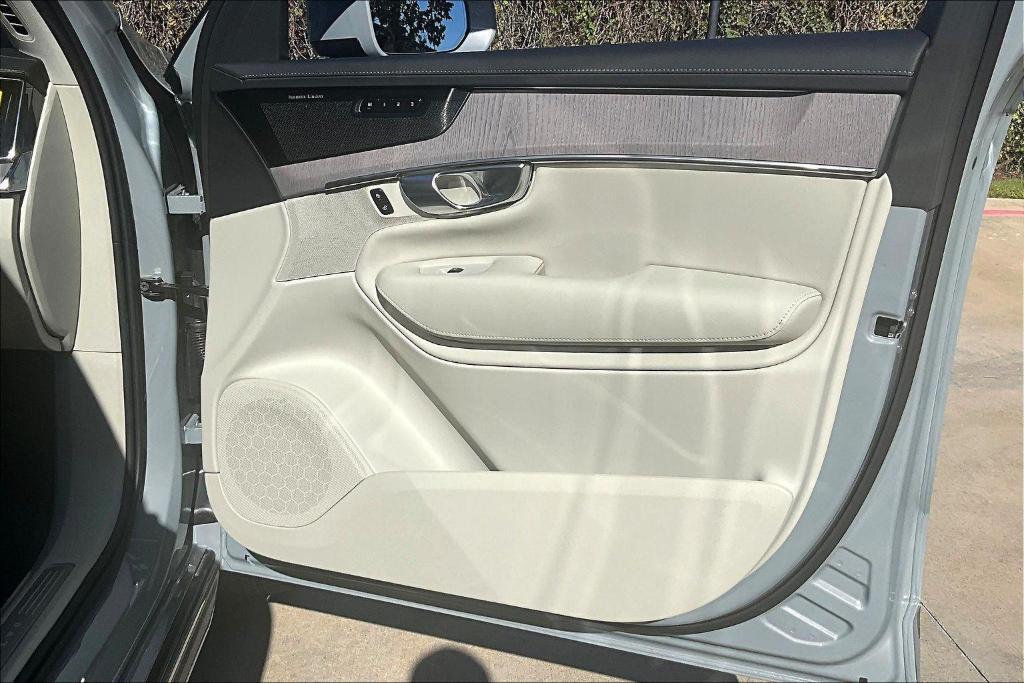 new 2026 Volvo XC90 car, priced at $76,075