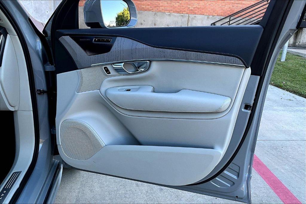 new 2025 Volvo XC90 car, priced at $75,020