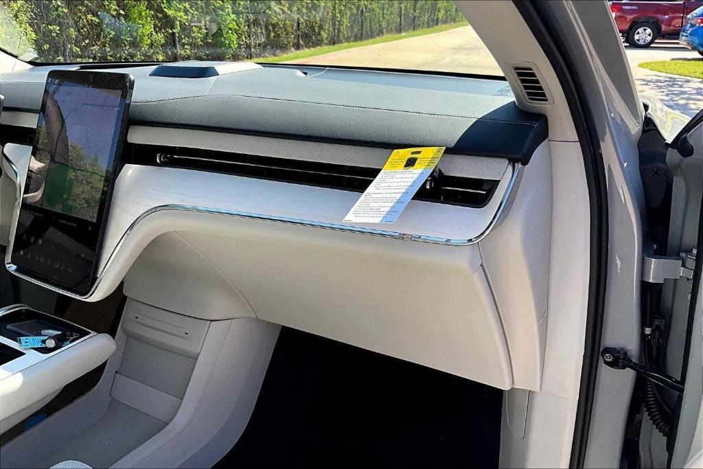 new 2025 Volvo EX90 car, priced at $84,675