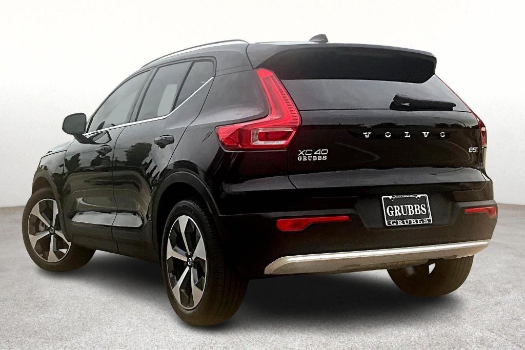 new 2025 Volvo XC40 car, priced at $45,465