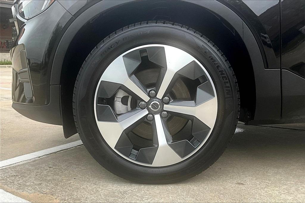 new 2025 Volvo XC40 car, priced at $45,465