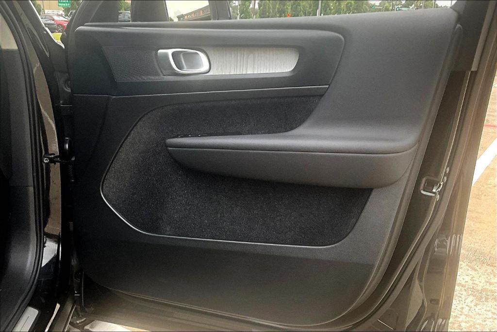 new 2025 Volvo XC40 car, priced at $45,465