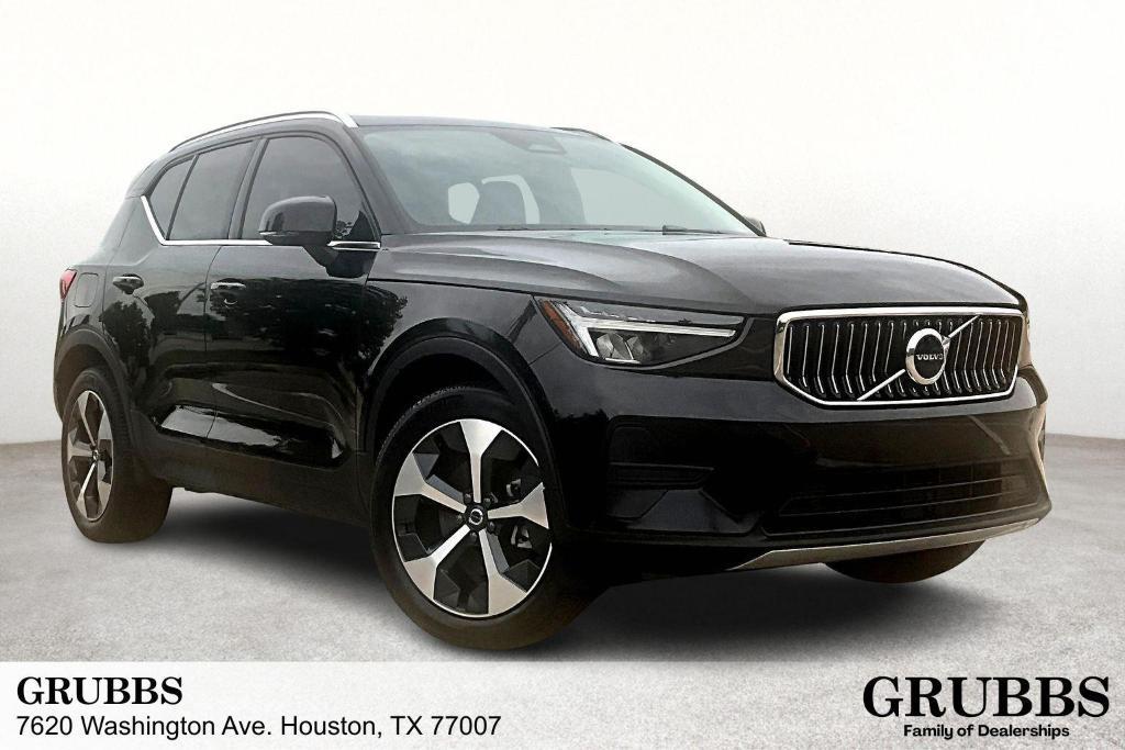 new 2025 Volvo XC40 car, priced at $45,465