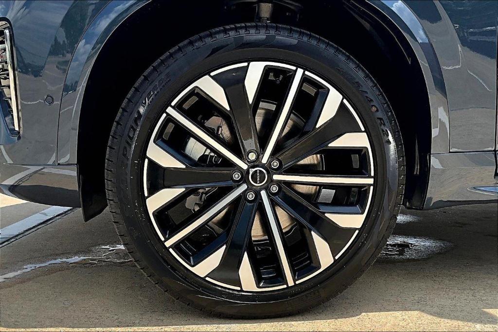 new 2025 Volvo XC90 car, priced at $65,555