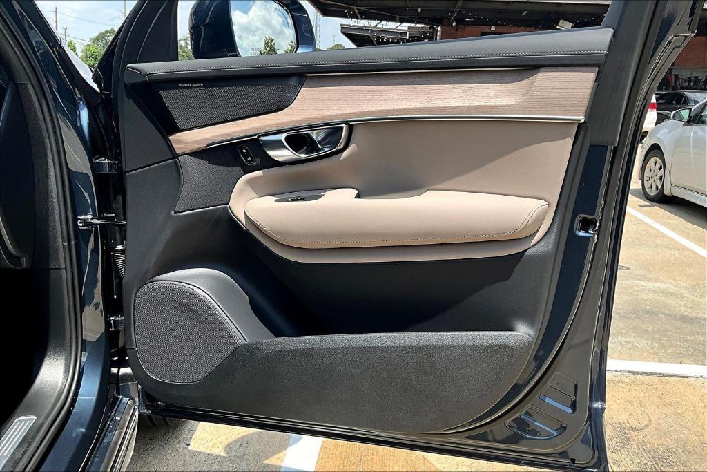 new 2025 Volvo XC90 car, priced at $57,305