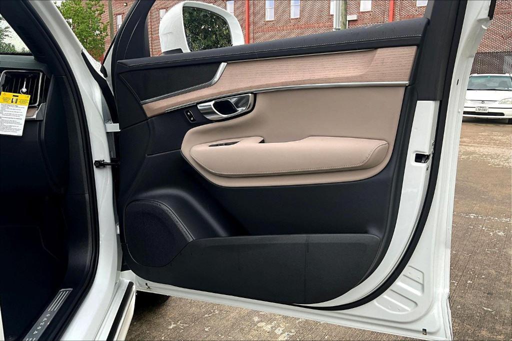 new 2026 Volvo XC90 car, priced at $62,345