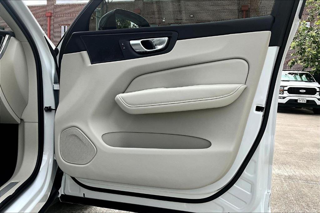 new 2025 Volvo XC60 car, priced at $48,110