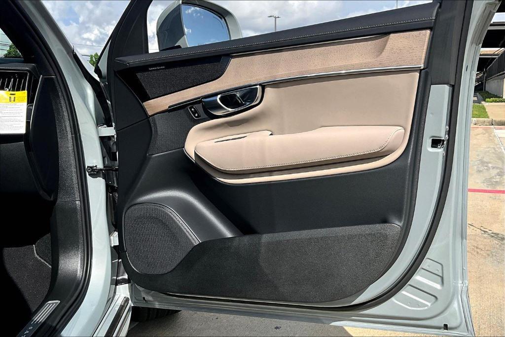new 2026 Volvo XC90 car, priced at $71,825