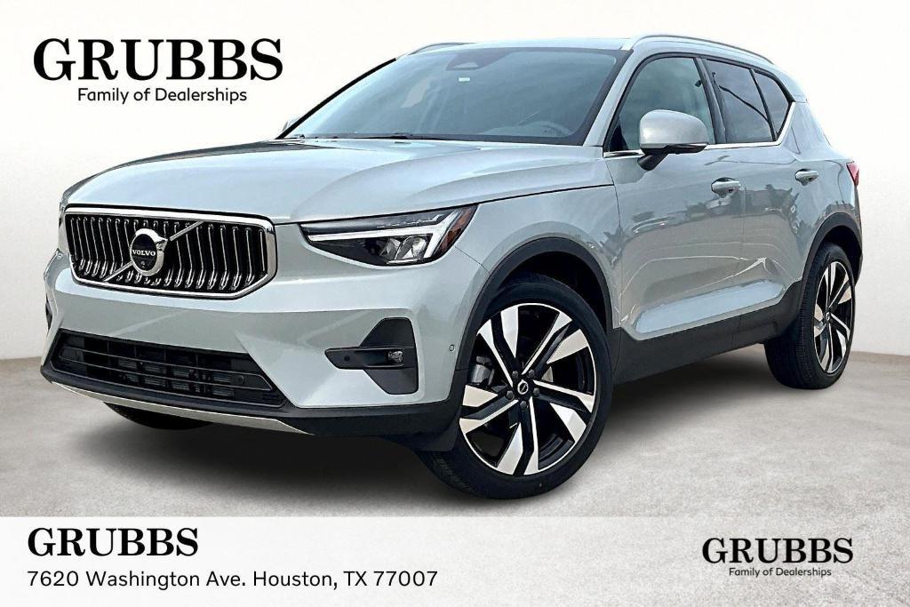new 2025 Volvo XC40 car, priced at $48,910
