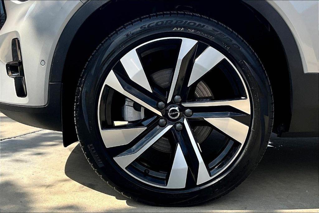 used 2025 Volvo XC40 car, priced at $32,113