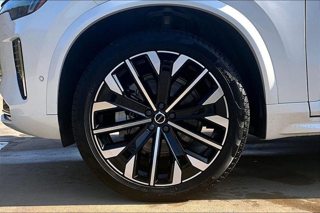 used 2025 Volvo XC90 car, priced at $49,087