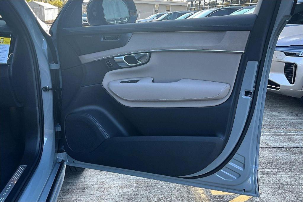 new 2026 Volvo XC90 car, priced at $77,370