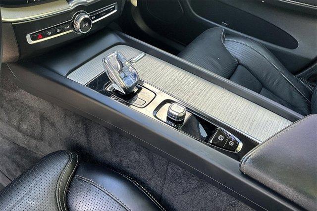 used 2022 Volvo XC60 car, priced at $34,612