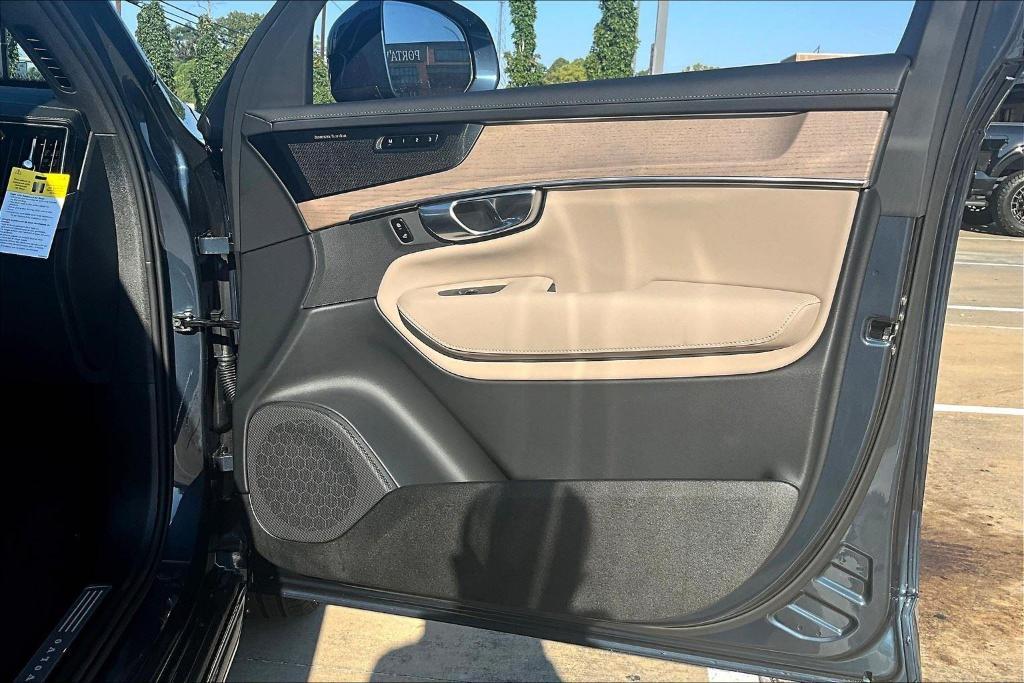 new 2026 Volvo XC90 car, priced at $78,870