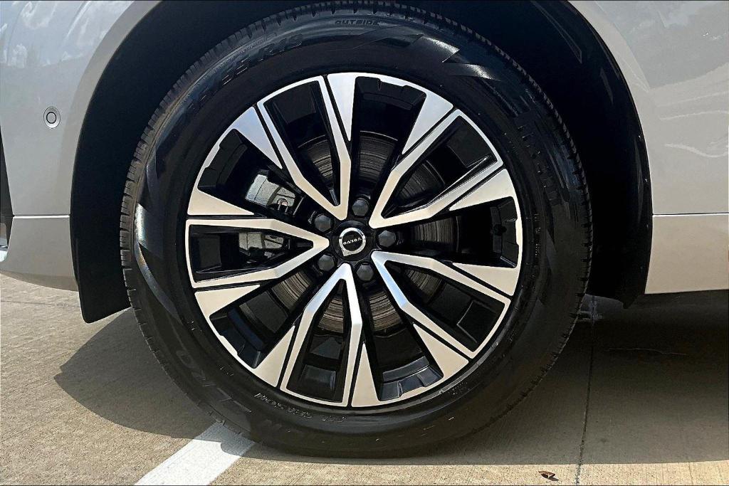 used 2025 Volvo XC60 car, priced at $40,500