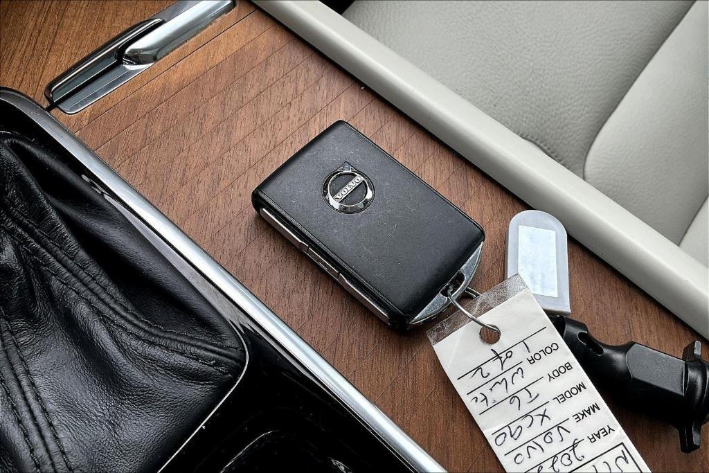 used 2022 Volvo XC90 car, priced at $39,245
