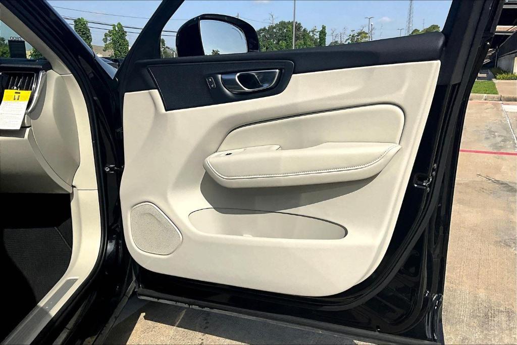 new 2025 Volvo XC60 car, priced at $49,935