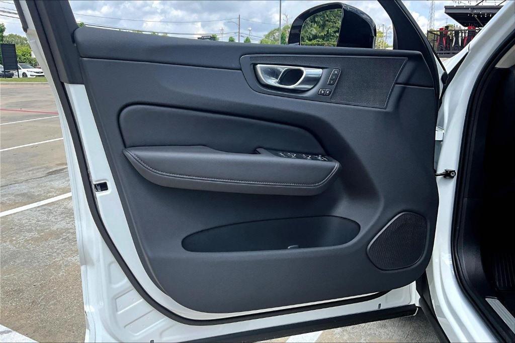 new 2025 Volvo XC60 car, priced at $54,560