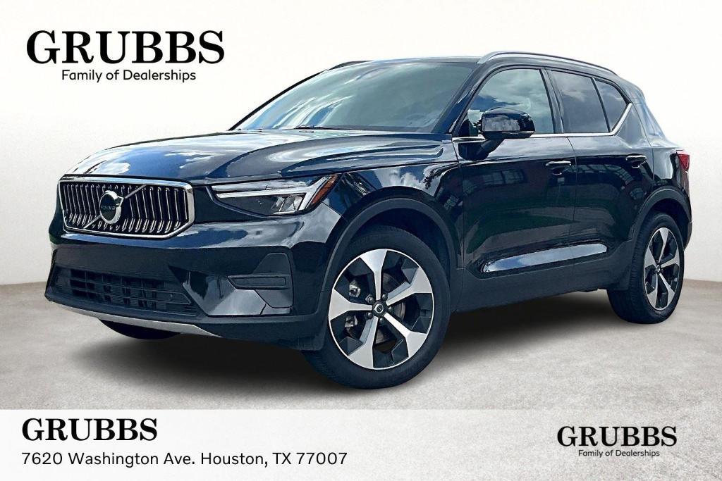 new 2025 Volvo XC40 car, priced at $45,465