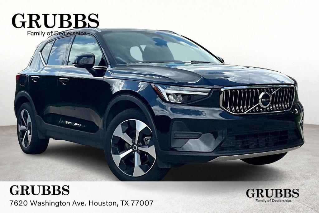 new 2025 Volvo XC40 car, priced at $45,465