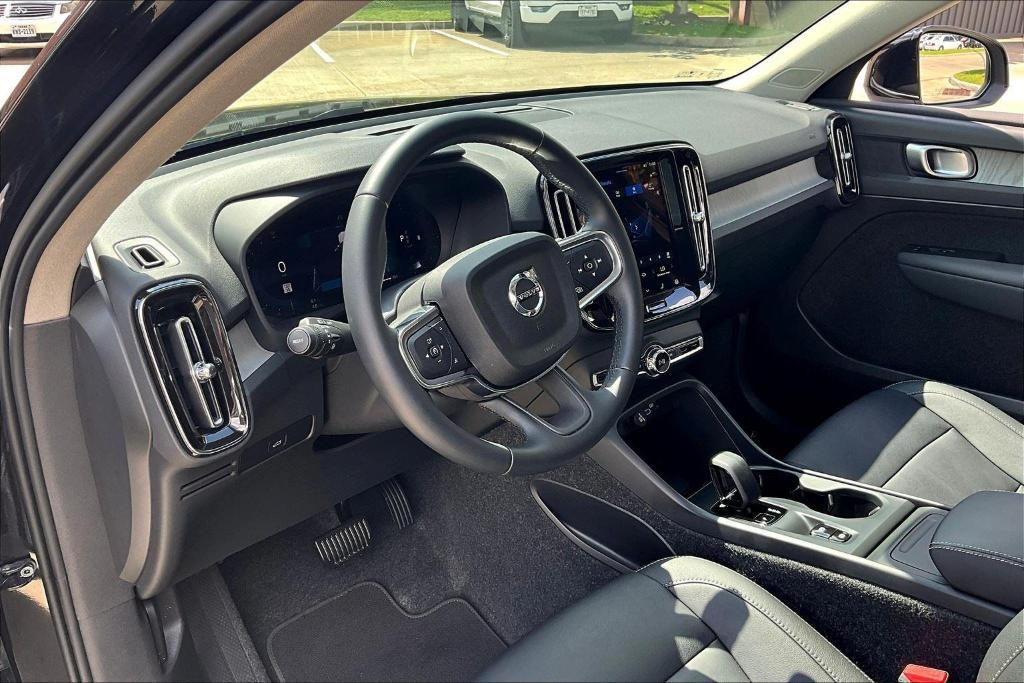 new 2025 Volvo XC40 car, priced at $45,465