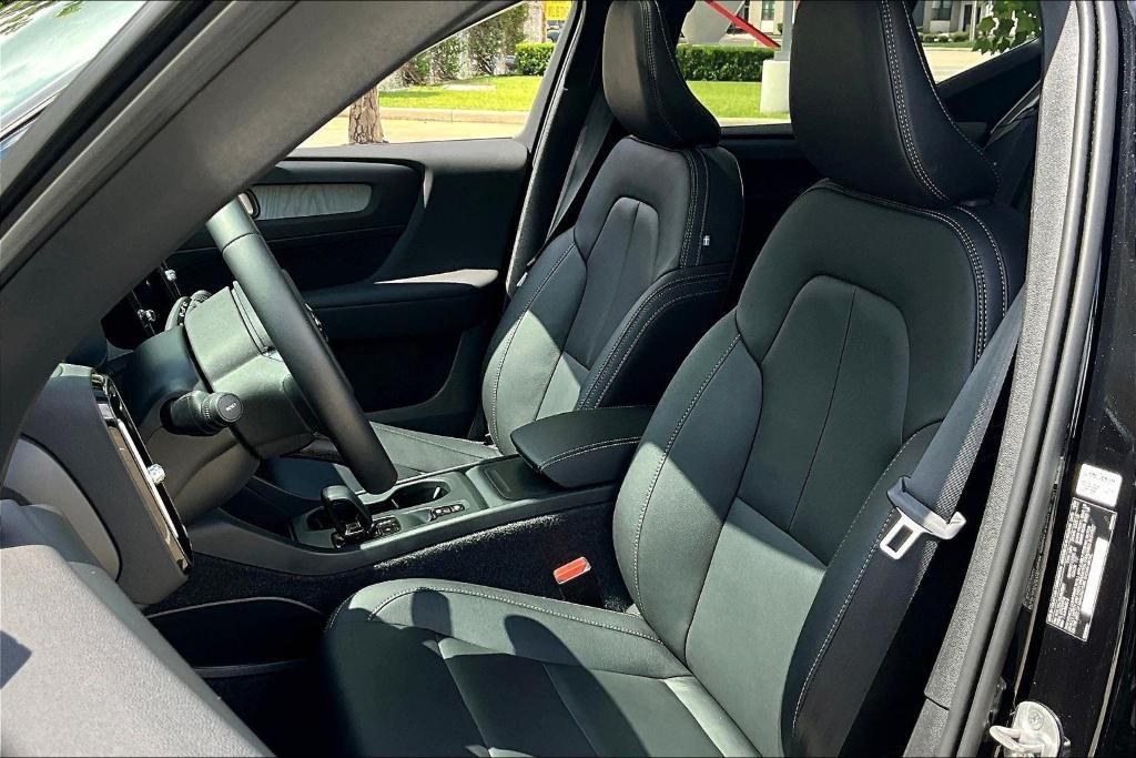 new 2025 Volvo XC40 car, priced at $45,465