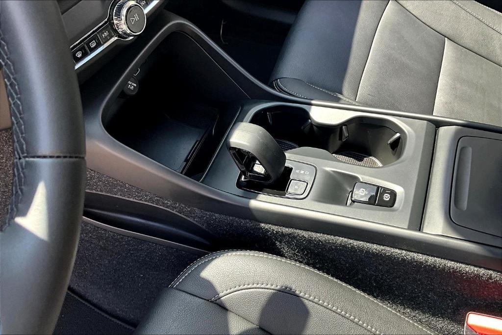 new 2025 Volvo XC40 car, priced at $45,465