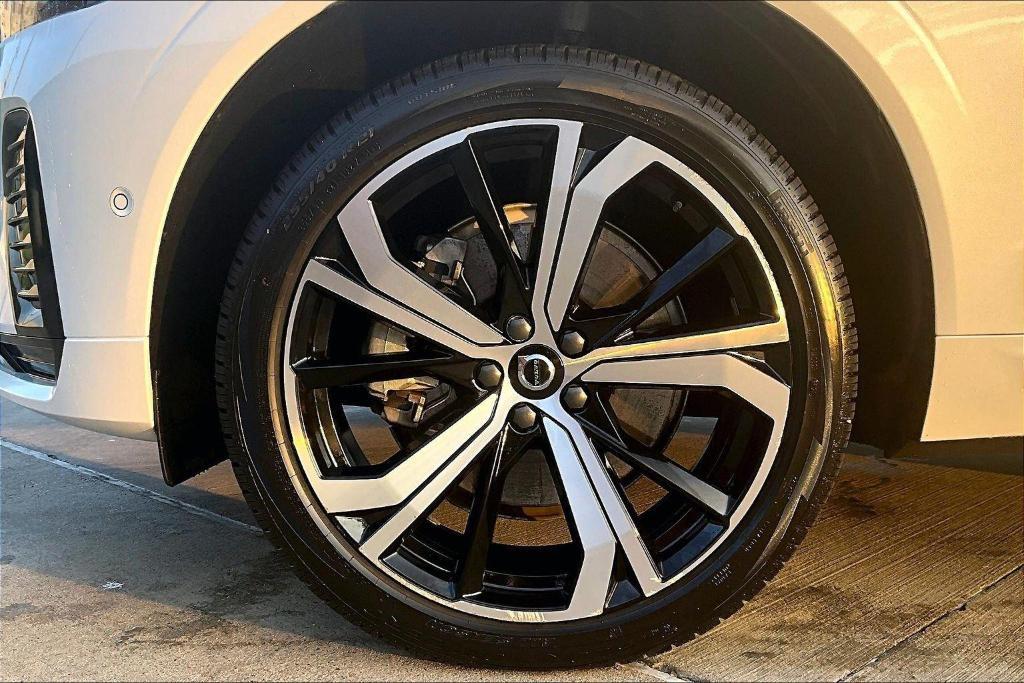 used 2022 Volvo XC60 Recharge Plug-In Hybrid car, priced at $41,788