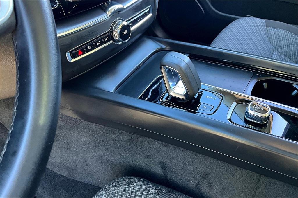 used 2022 Volvo XC60 car, priced at $34,401