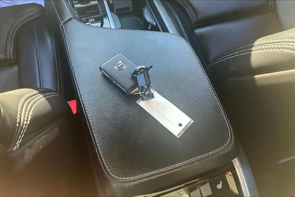 used 2023 Volvo XC90 Recharge Plug-In Hybrid car, priced at $45,000