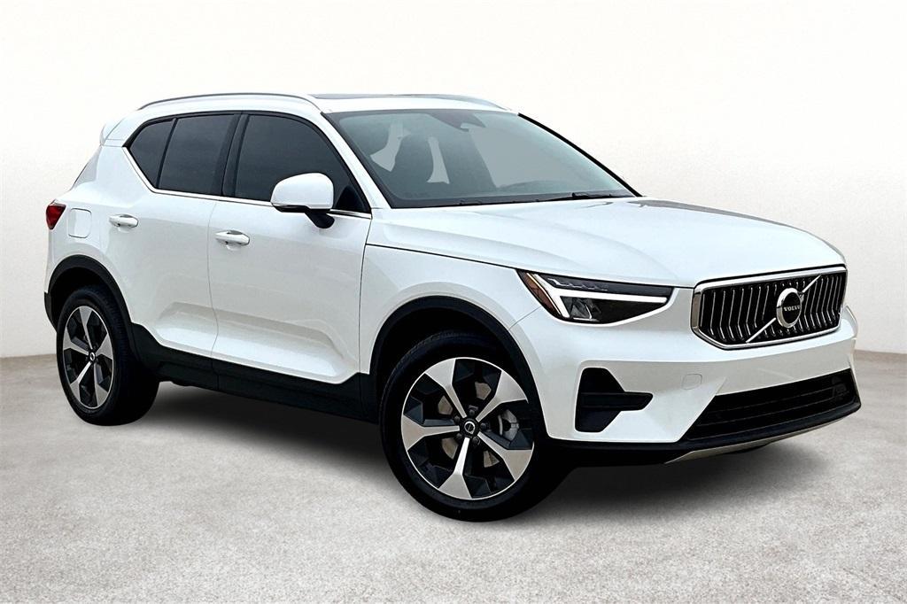 new 2025 Volvo XC40 car, priced at $46,015